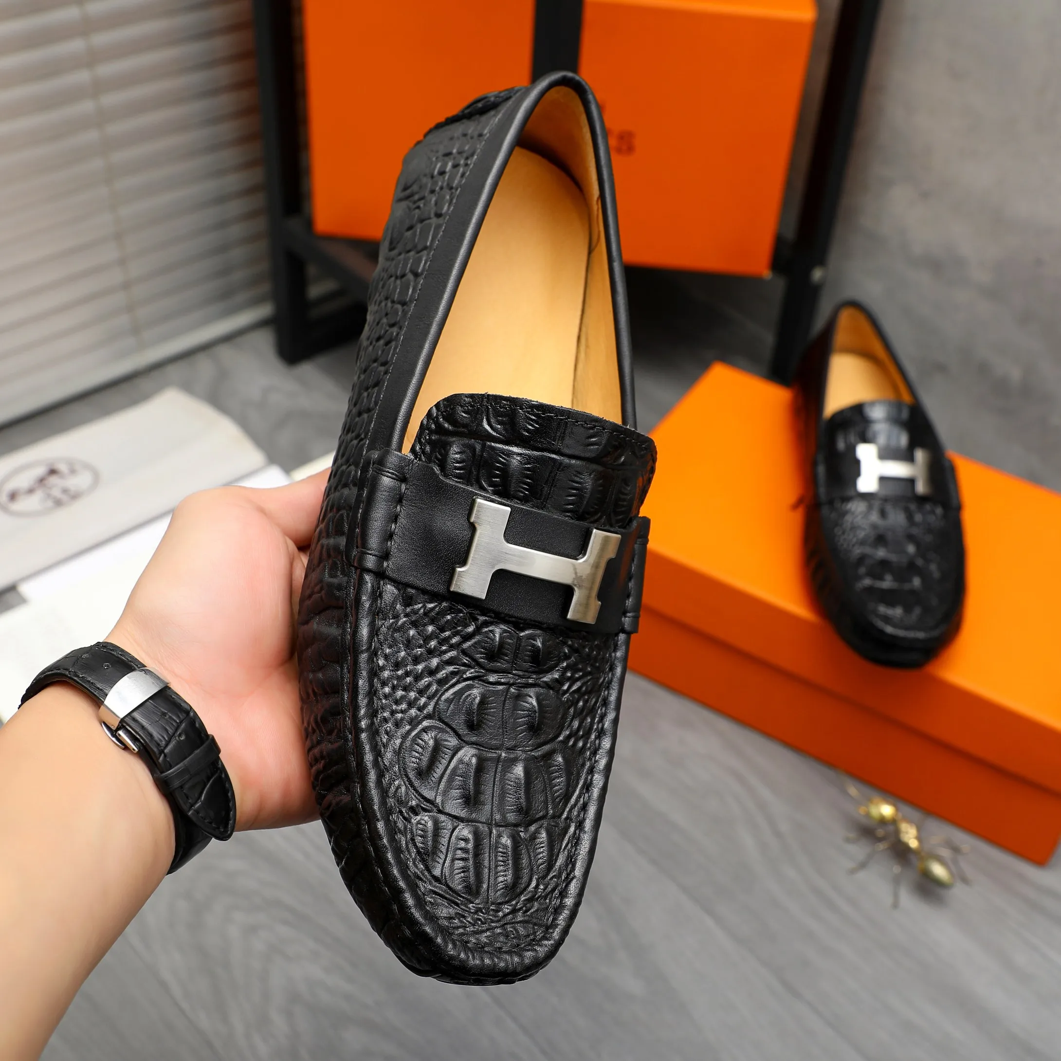Men's shoes 💰p380 Product trademark: HERMES "Hermes" casual slip-on men's shoes Regular size: 38-45 Product materials: Selected crocodile pattern cowhide upper, pigskin lining, rubber outsole